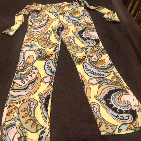 New w/o tags Fashion Nova retro flare pants size L - Picture 4 of 5